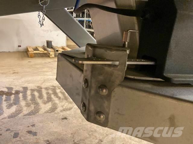 Hilltip 900TR Sand and salt spreaders