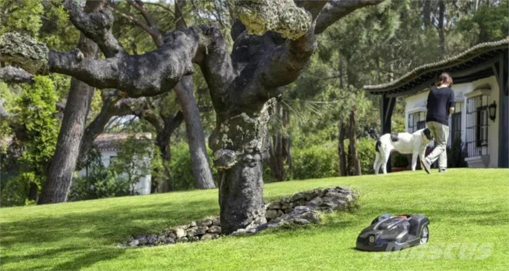 Husqvarna AM420 Mowers