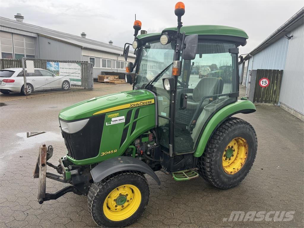 John Deere 3045R Compact tractors