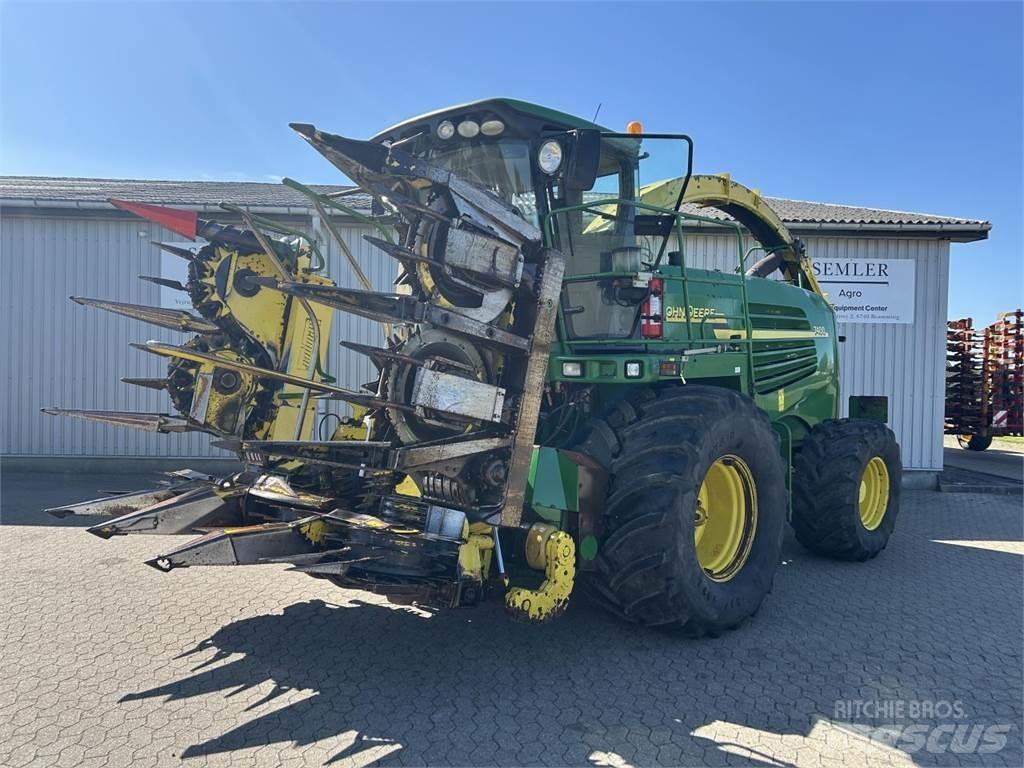 John Deere 7400 Forage harvesters