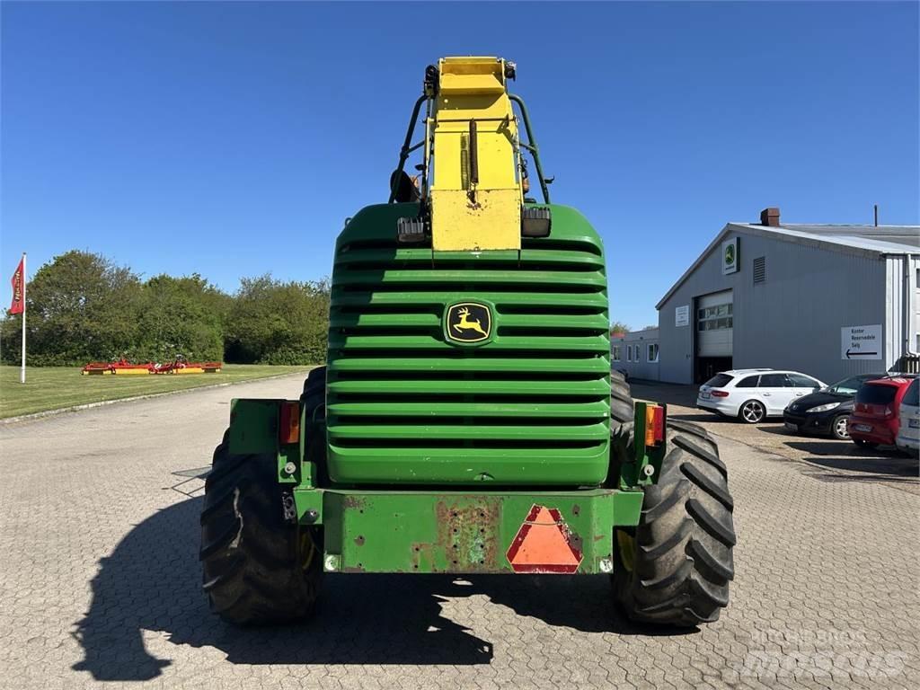 John Deere 7400 Forage harvesters