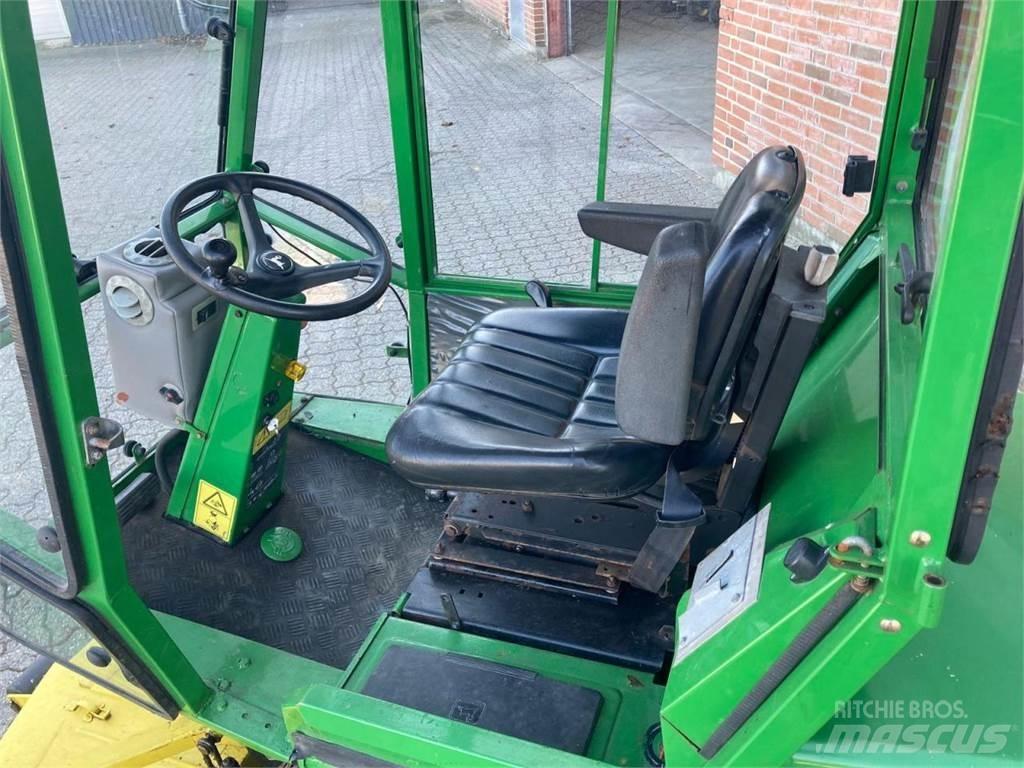 John Deere F935 Compact tractors