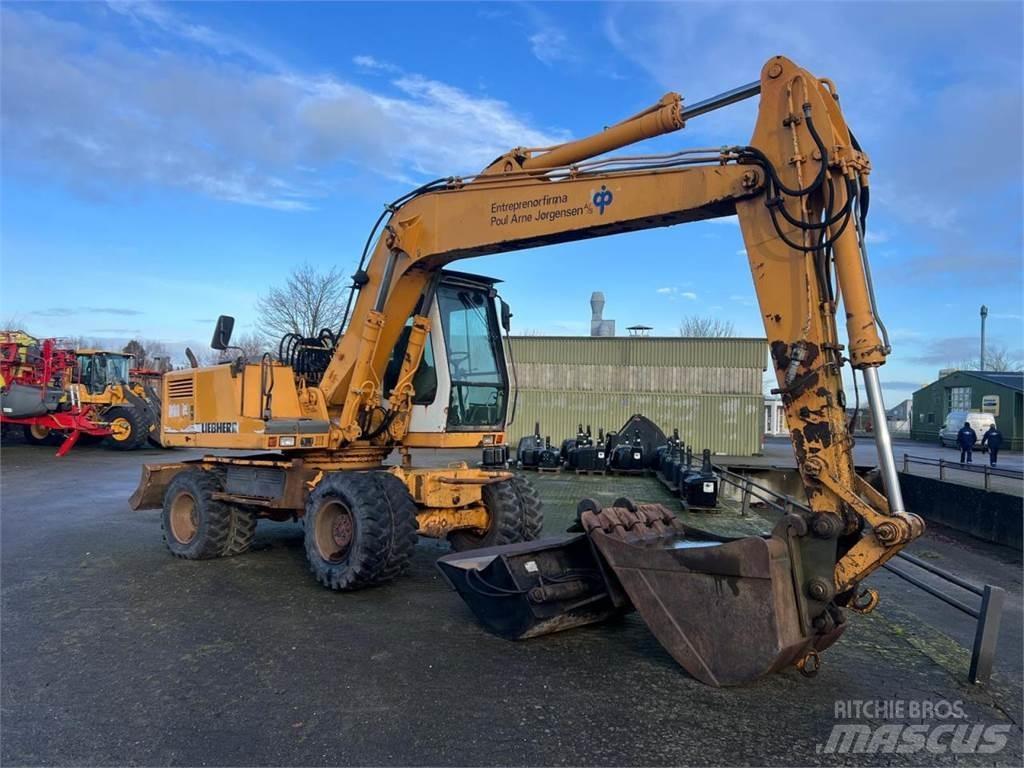 Liebherr 902 Wheeled excavators