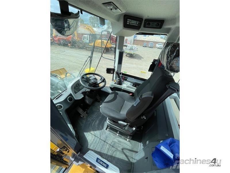  - - -  XCMG 948 Wheel loaders