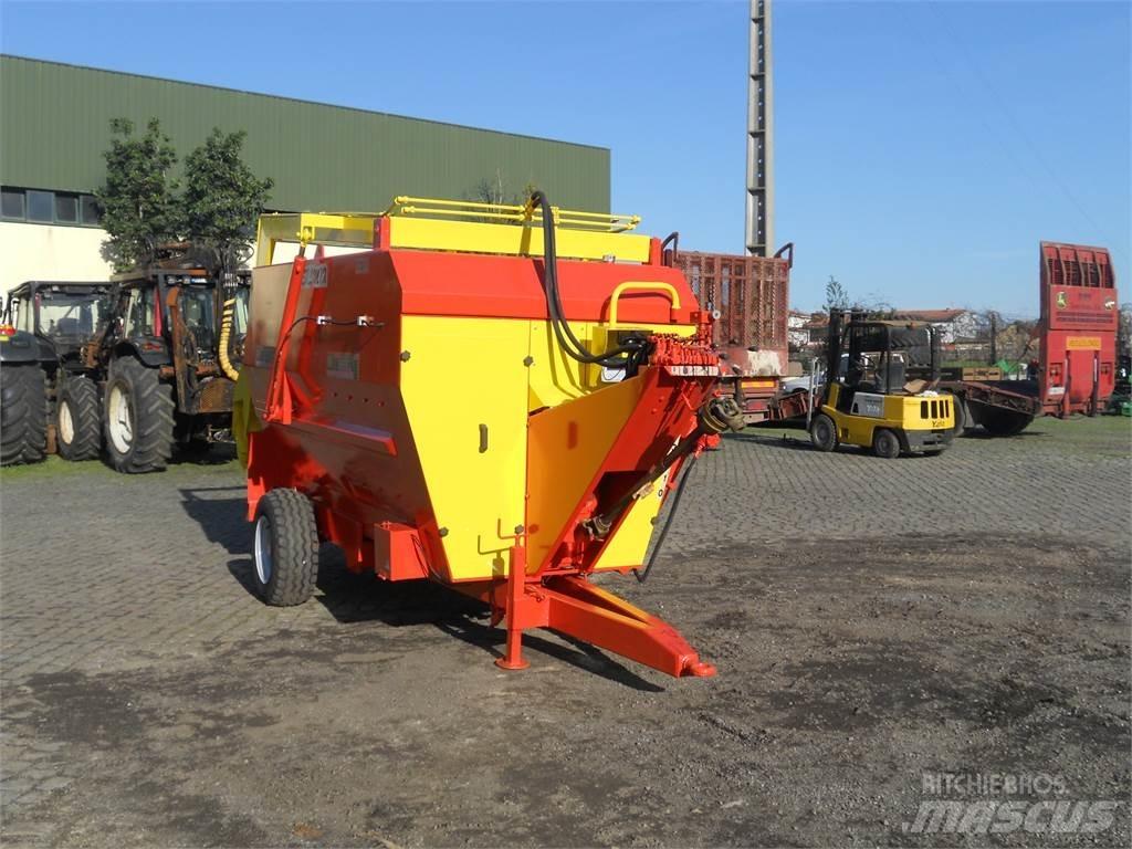 Comag 6M3 Mixer feeders