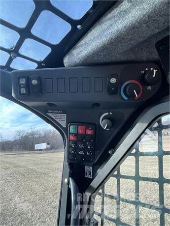 John Deere 318G Skid steer loaders