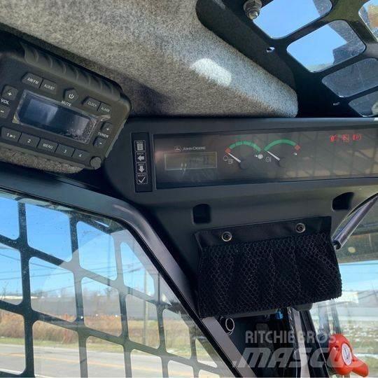 John Deere 324G Skid steer loaders