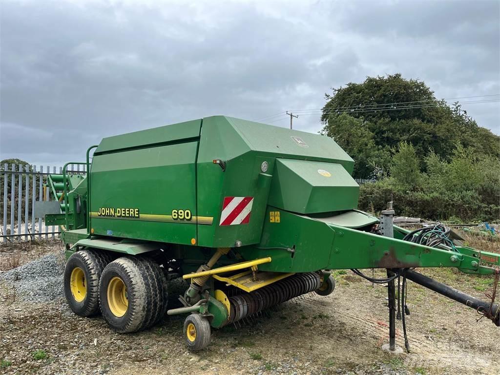 John Deere 690 Square balers