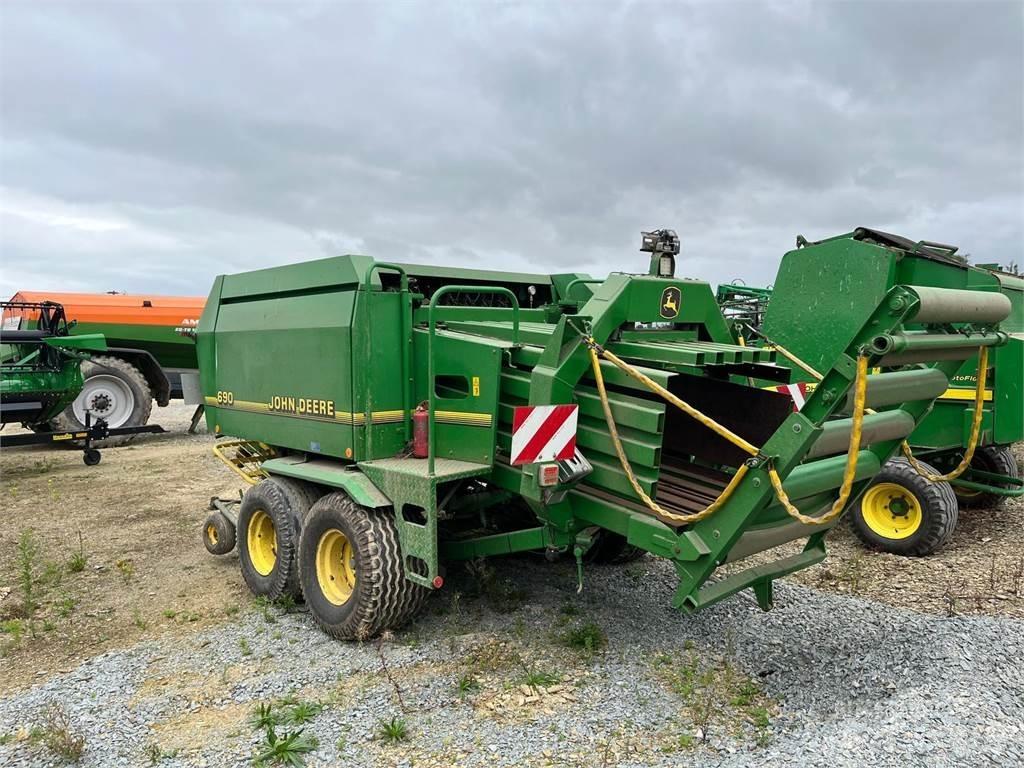 John Deere 690 Square balers