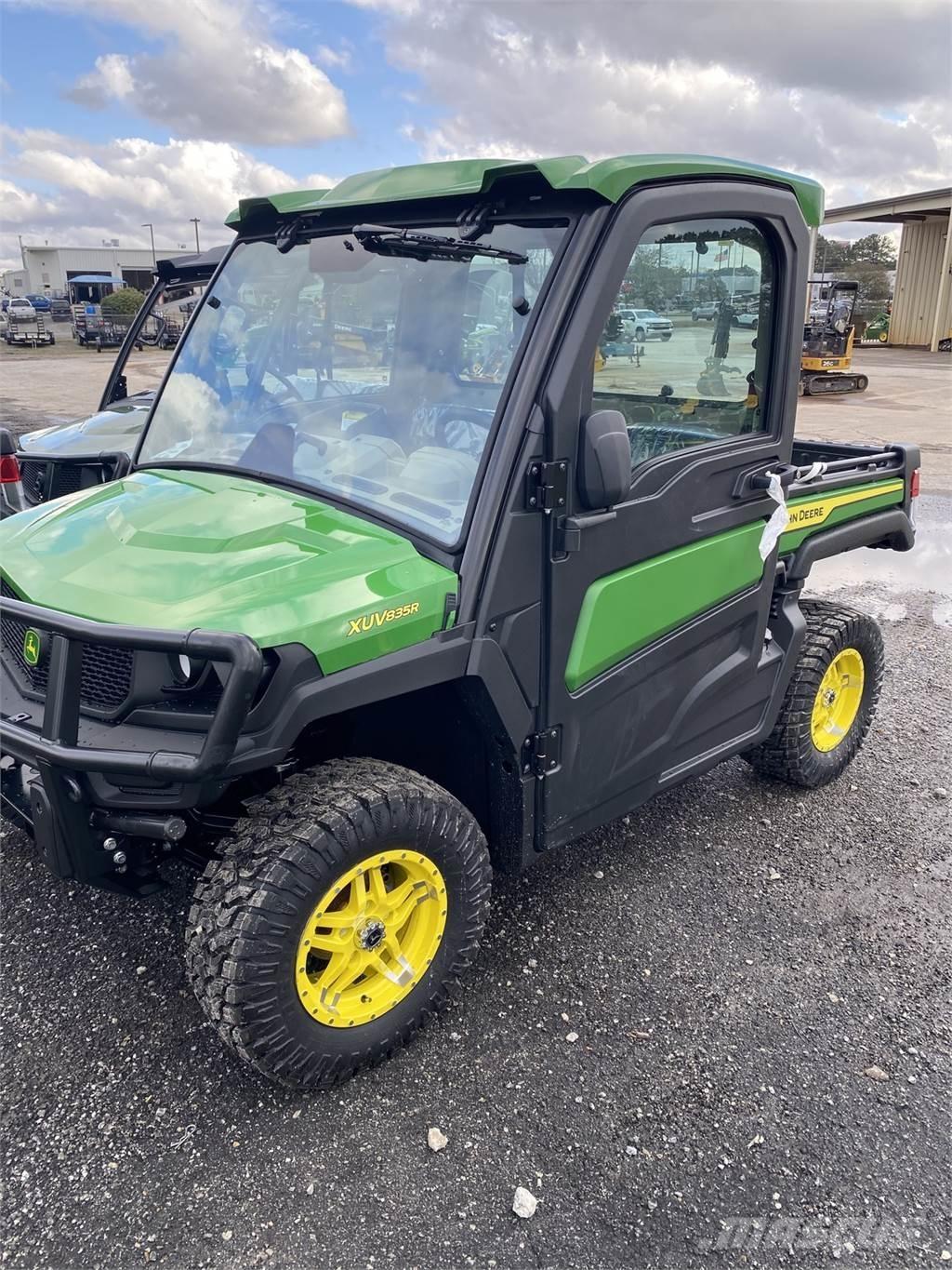 John Deere 835R Utility machines