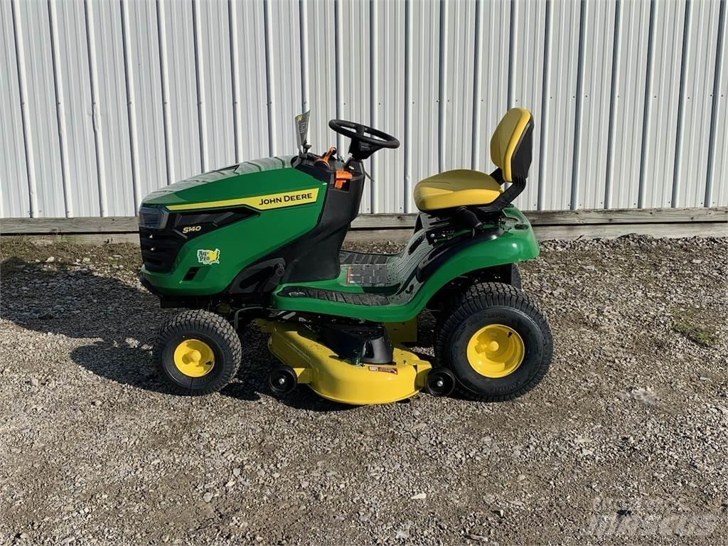 John Deere S140 Riding mowers