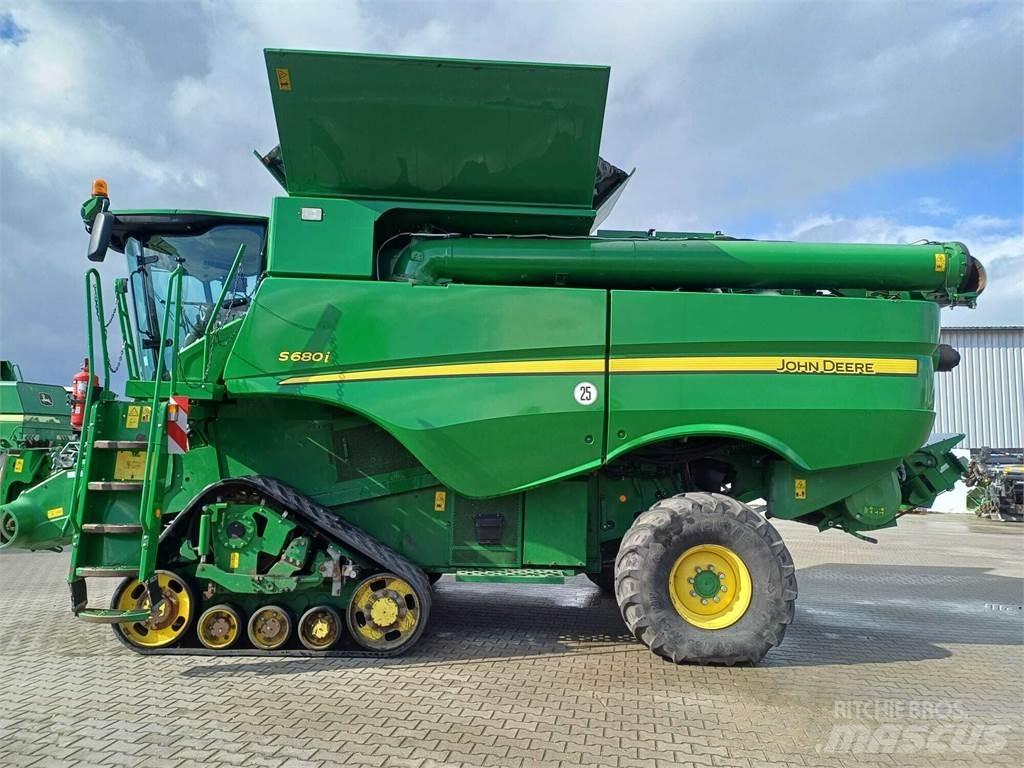 John Deere S680 Combine harvesters