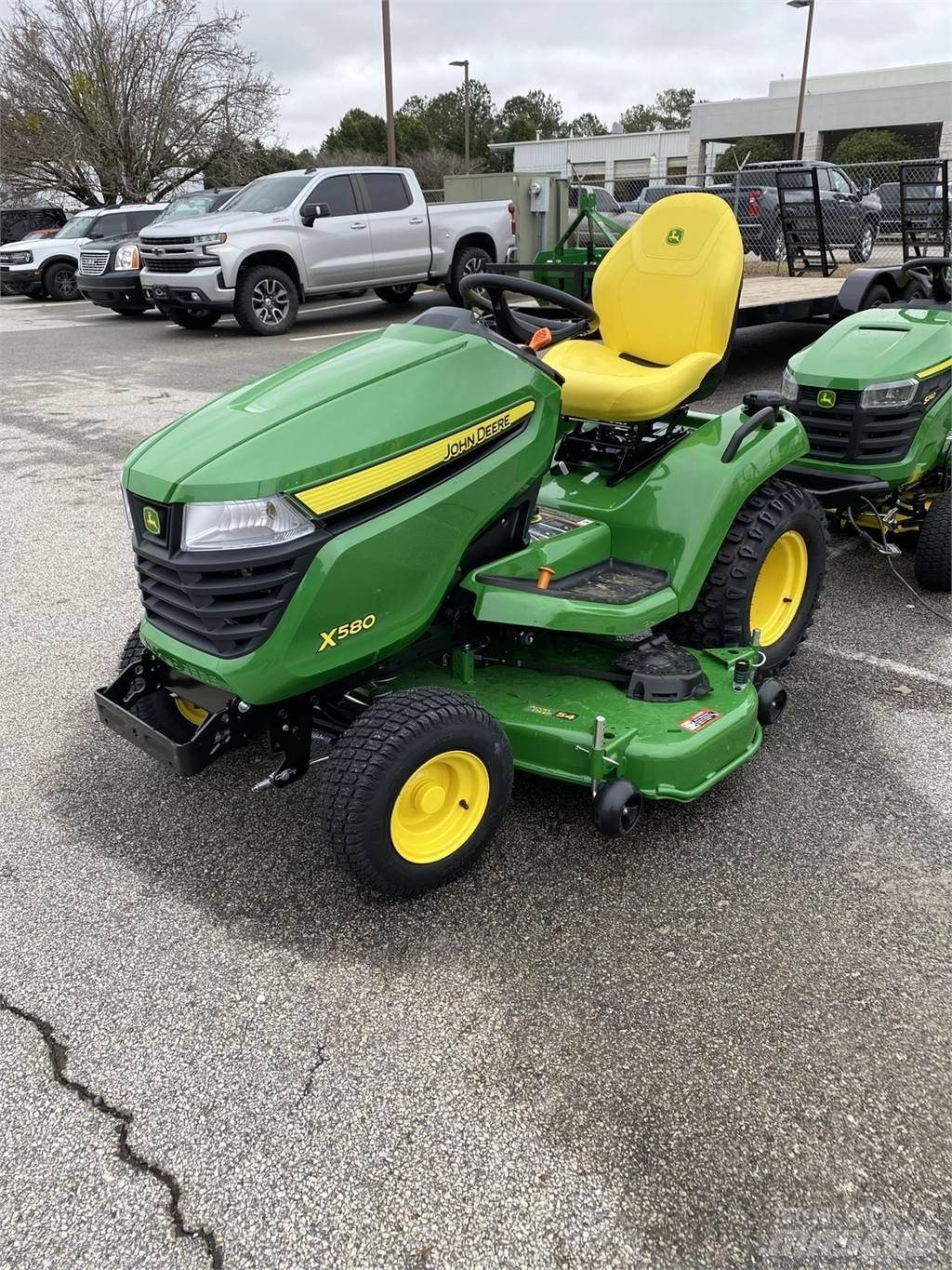 John Deere X580 Compact tractors