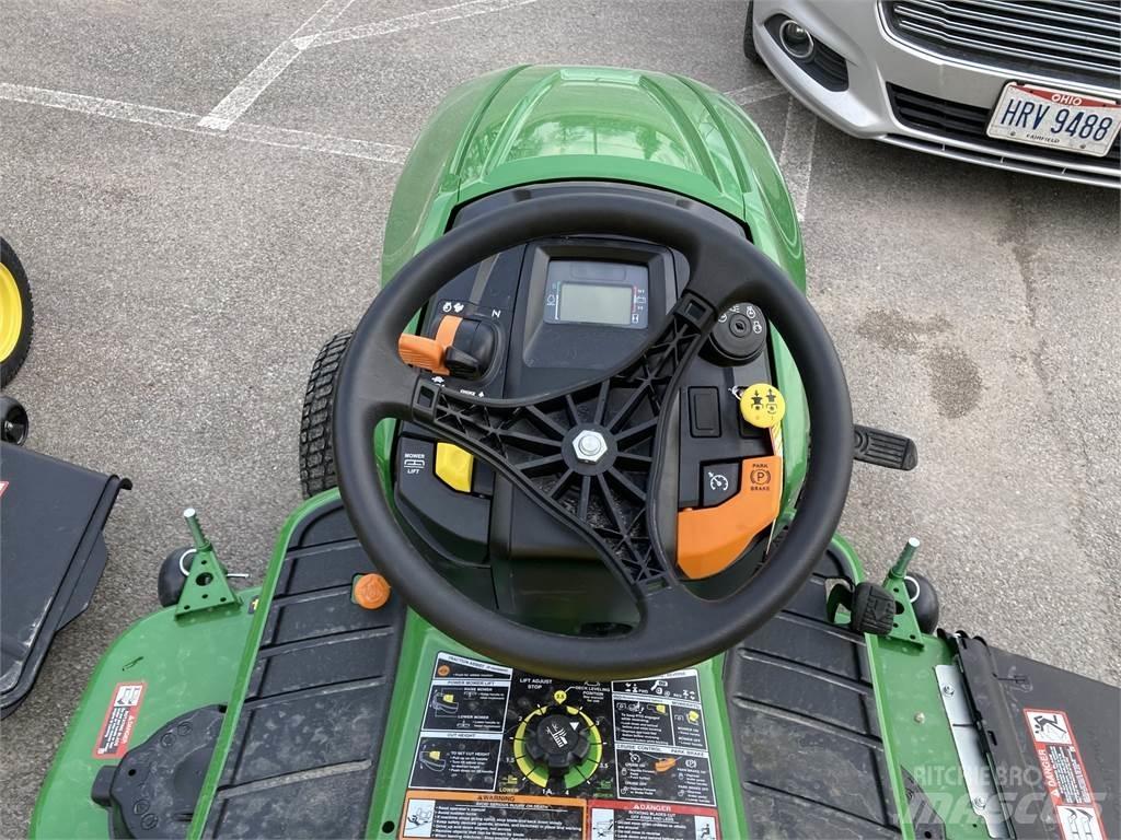 John Deere X580 Compact tractors