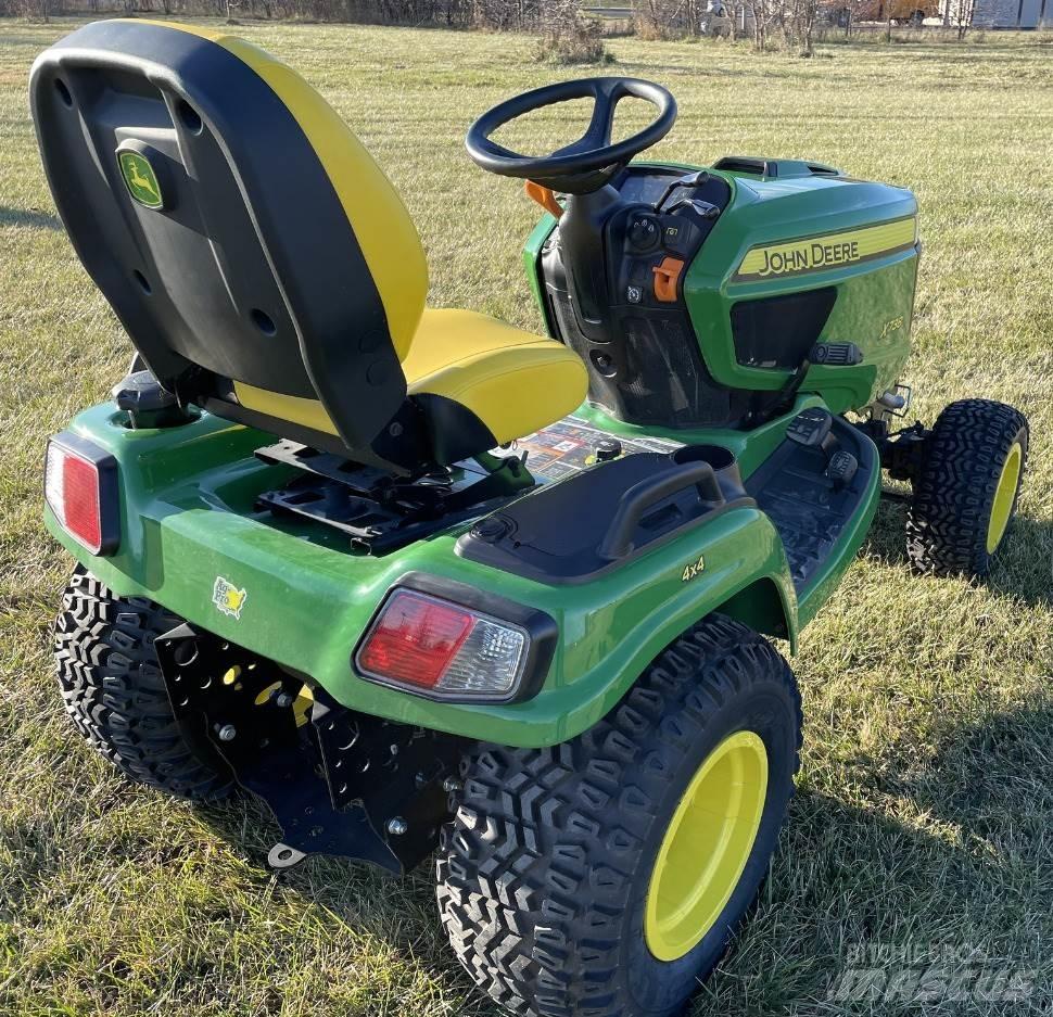 John Deere X738 Compact tractors