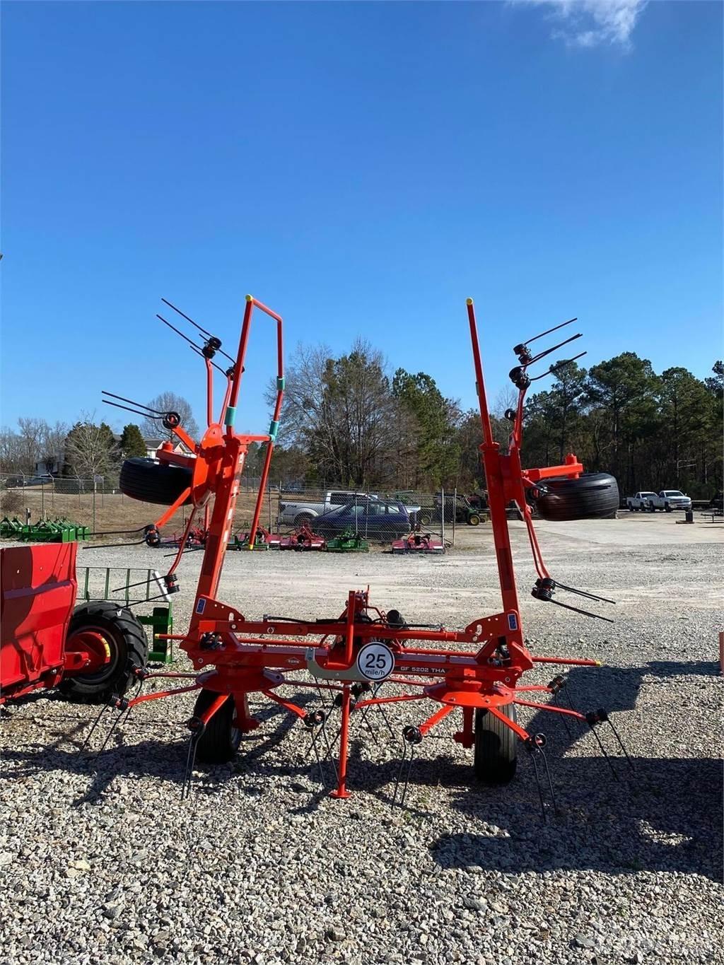 Kuhn GF5202T Rakes and tedders
