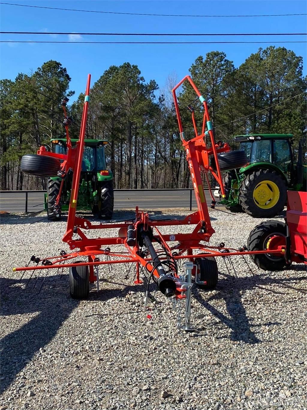 Kuhn GF5202T Rakes and tedders