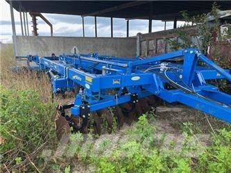 Landoll 2211-11 Chisel ploughs