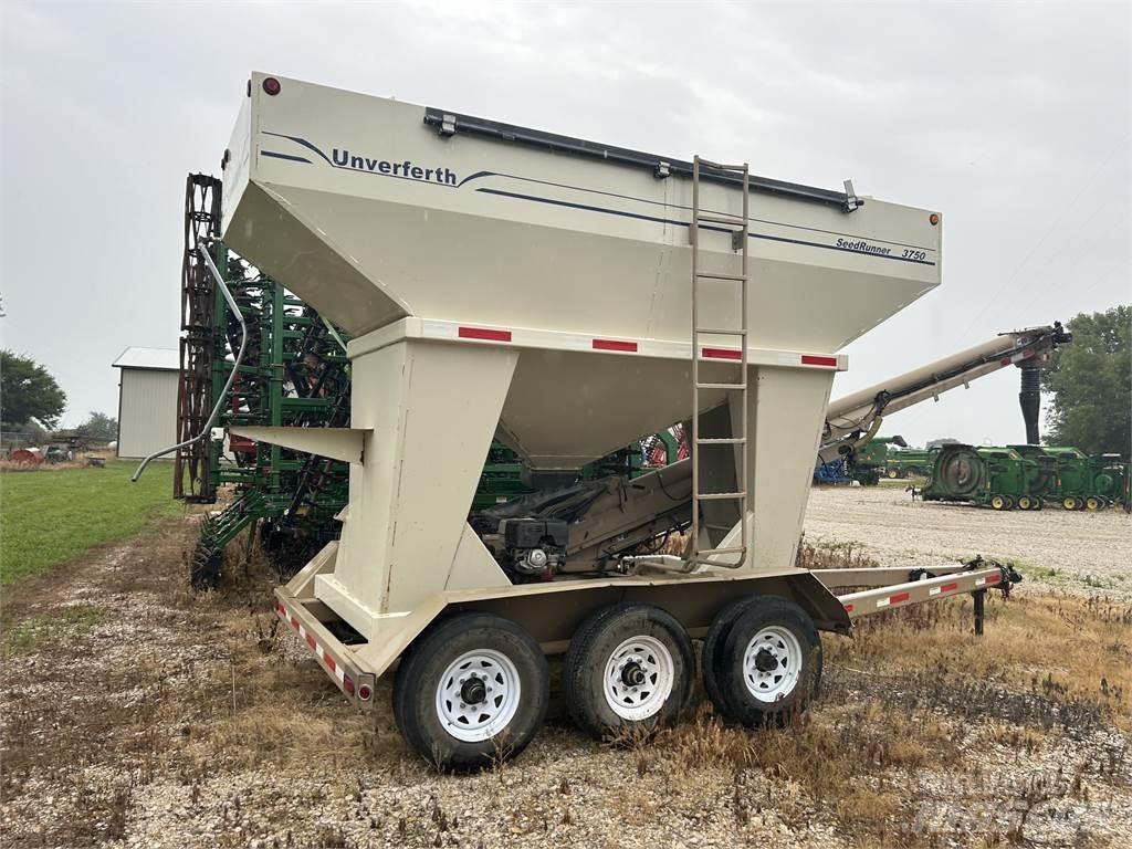 UNVERFERTH 3750 Grain / Silage Trailers