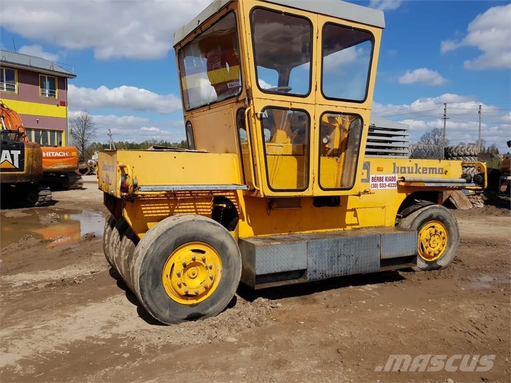 Bomag SGW-17 Pneumatic tired rollers