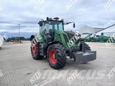 Fendt 826 VARIO Tractors