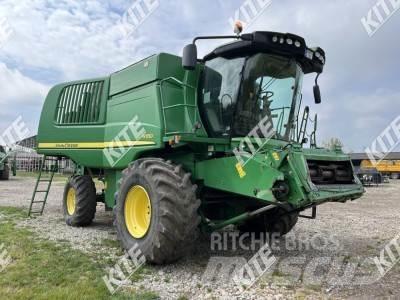 John Deere W650 Combine harvesters
