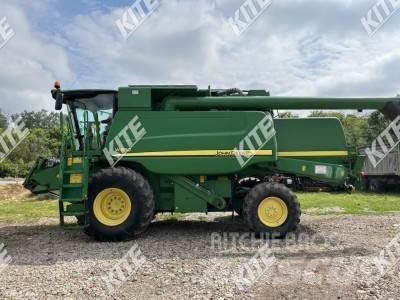 John Deere W650 Combine harvesters