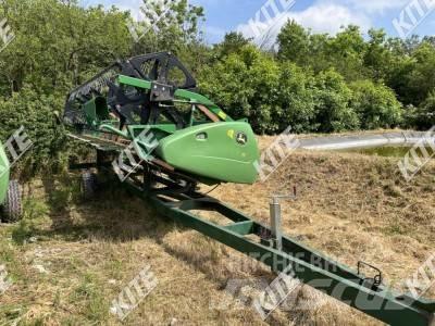 John Deere W650 Combine harvesters