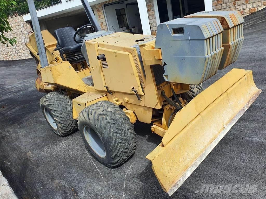 CASE 560 Trenchers