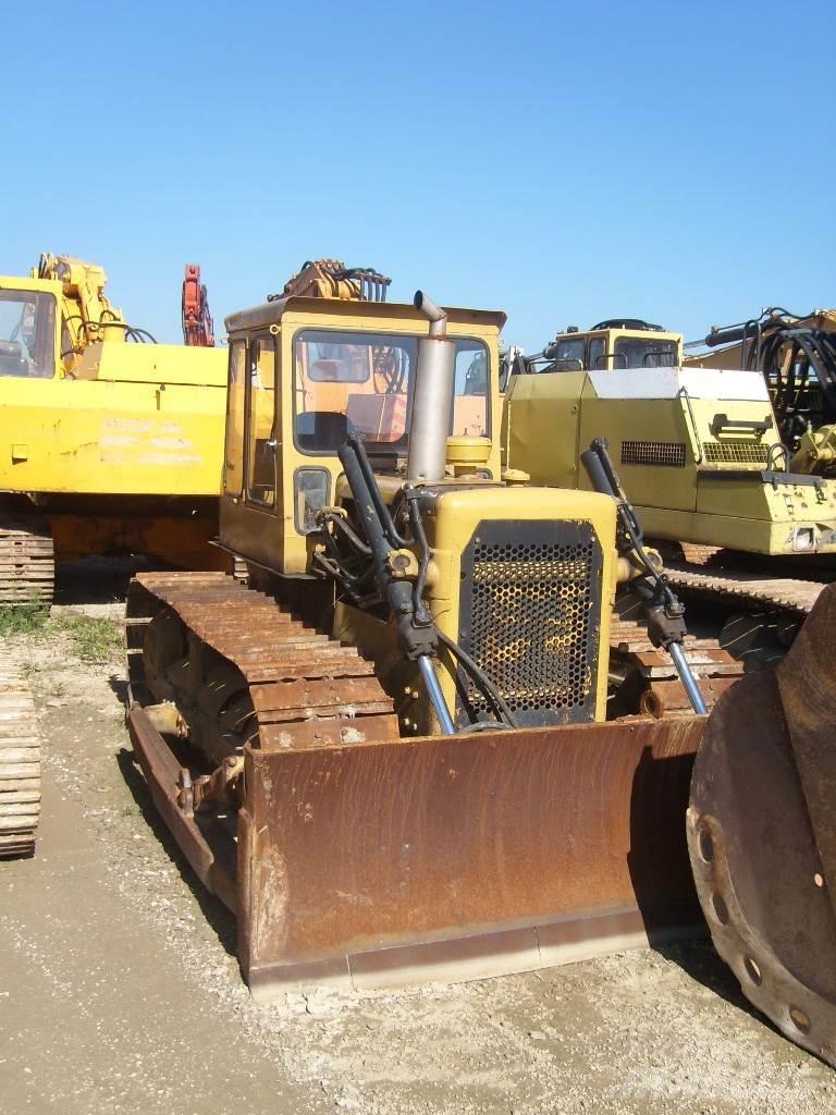 CAT D4 Crawler dozers