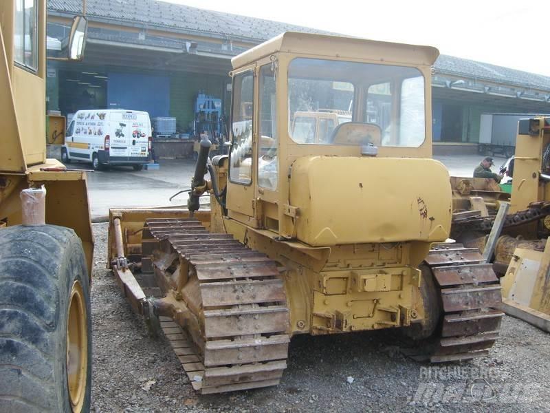 CAT D4 Crawler dozers