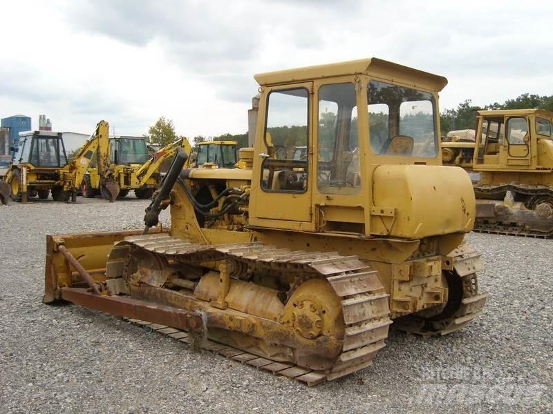 CAT D4 Crawler dozers