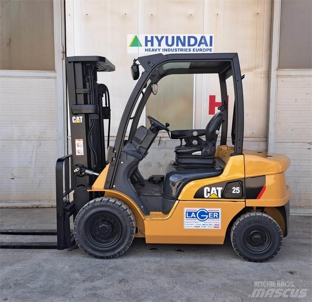 CAT DP25N Diesel trucks