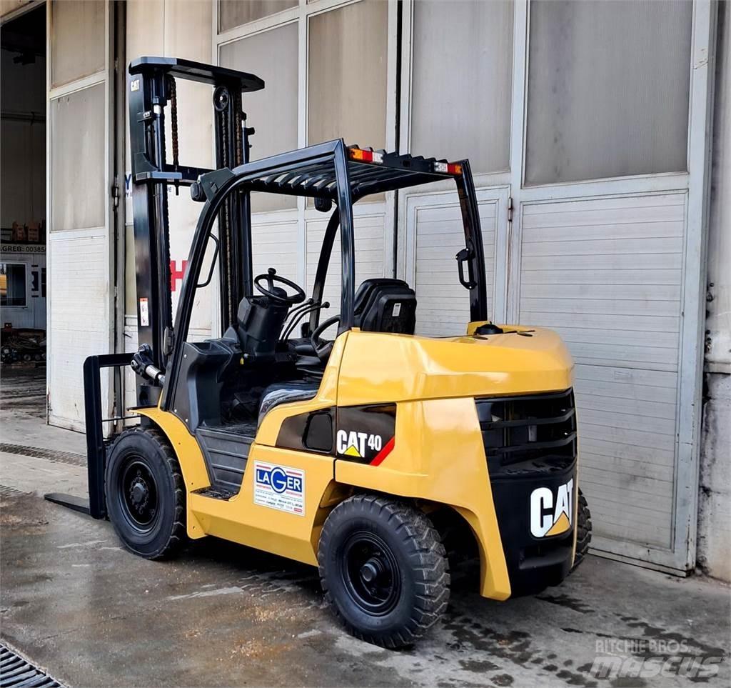 CAT DP40NT Diesel trucks