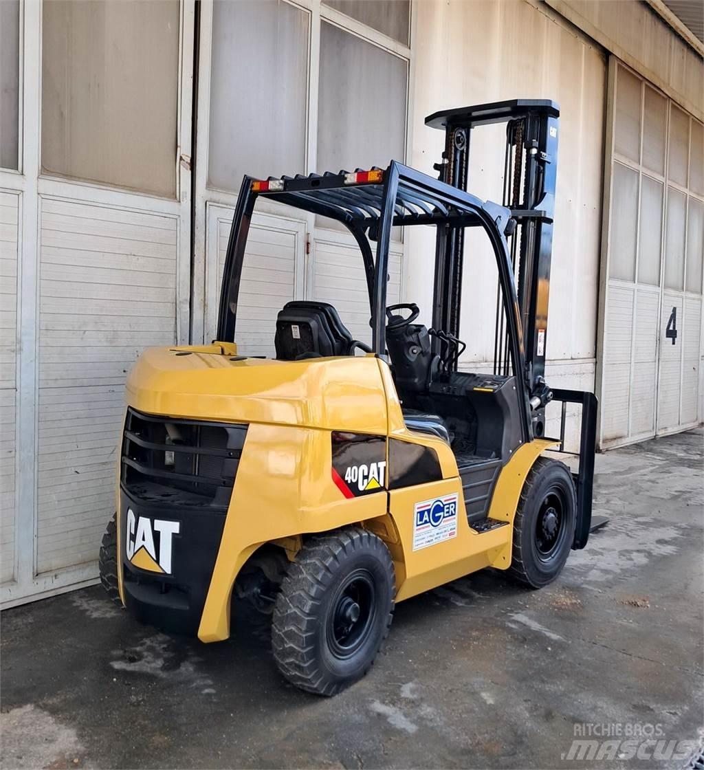 CAT DP40NT Diesel trucks
