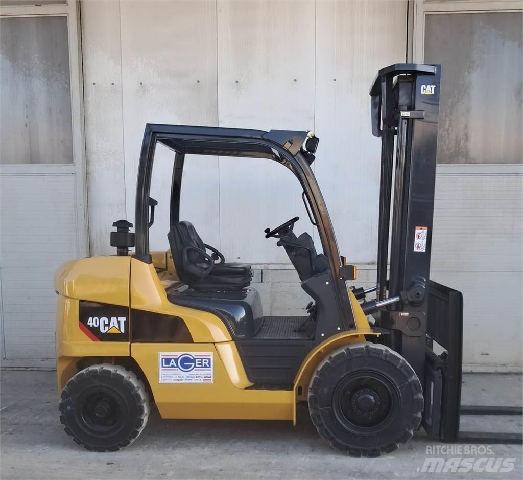 CAT DP40NT Diesel trucks
