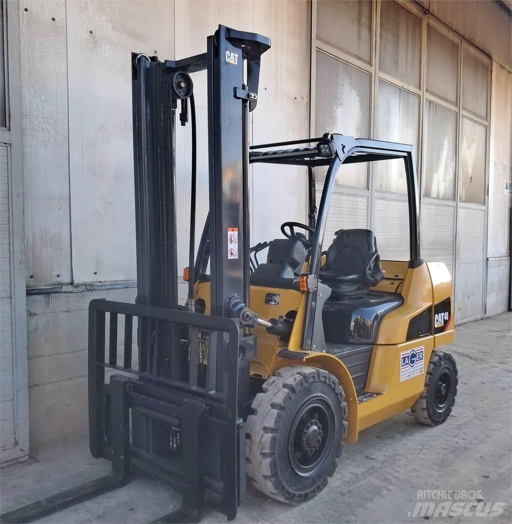 CAT DP40NT Diesel trucks