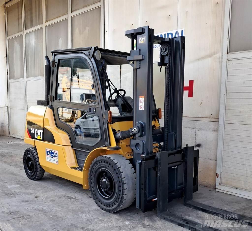 CAT DP50N Diesel trucks