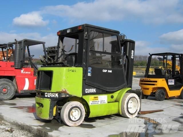 Clark CGP30 LPG trucks