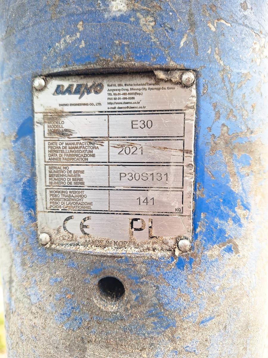 Daemo E30 Hydraulic pile hammers