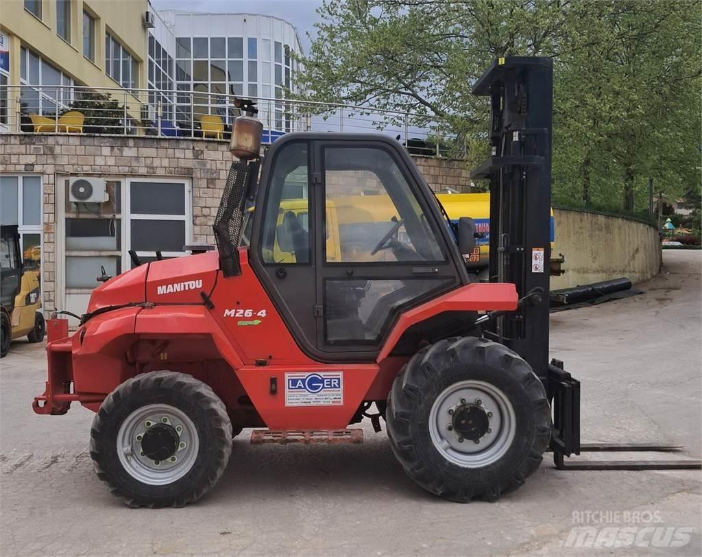 Manitou M26 - 4 Diesel trucks