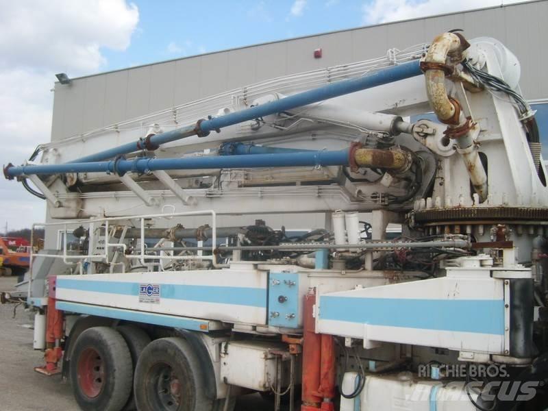 Mercedes-Benz 2422 Concrete pump trucks