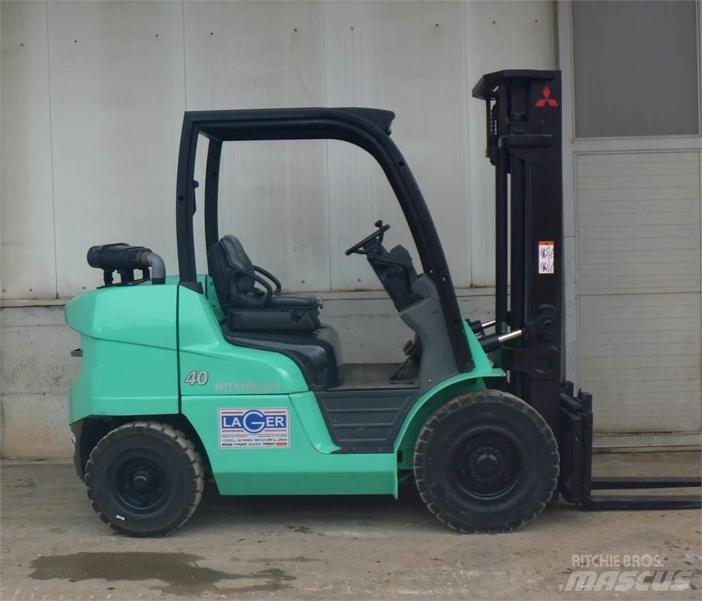 Mitsubishi FD40N Diesel trucks