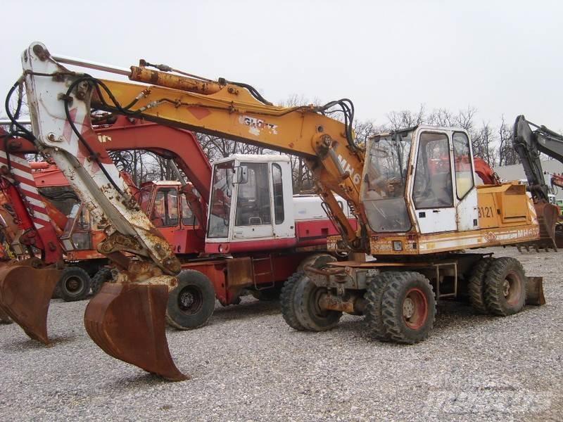 O&K MH6 Wheeled excavators