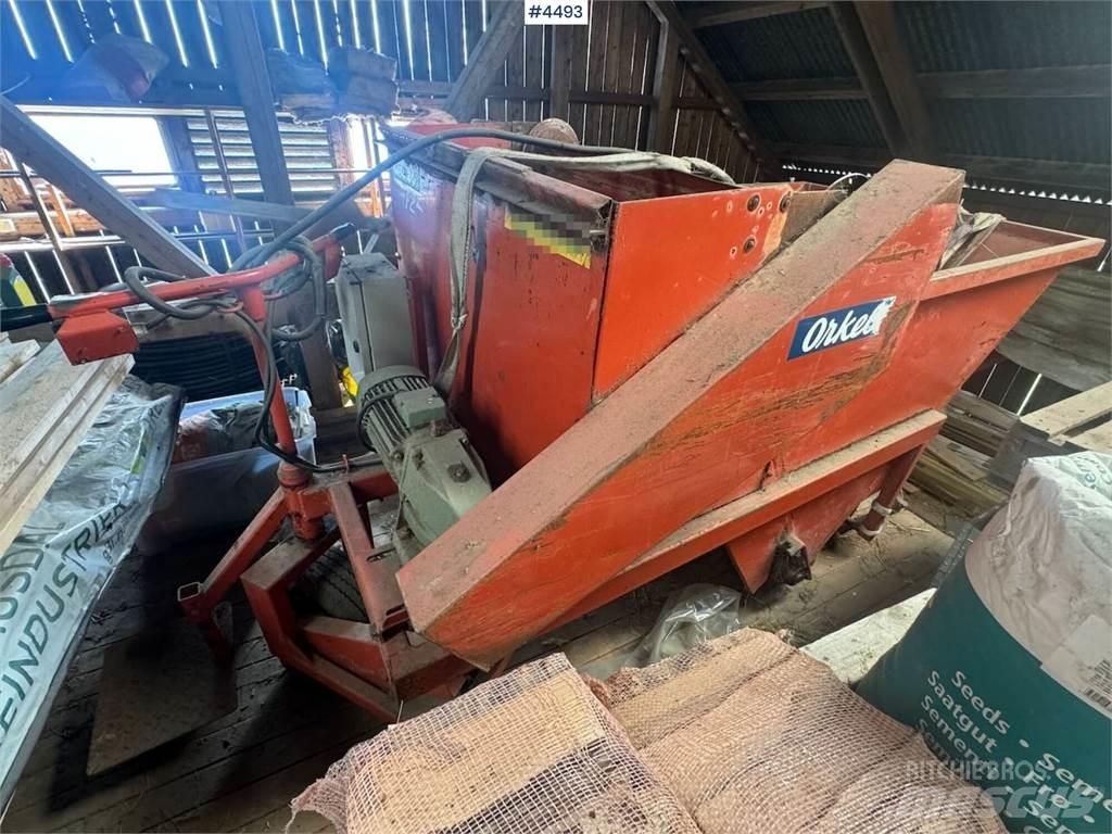 Orkel F2 Animal feeders