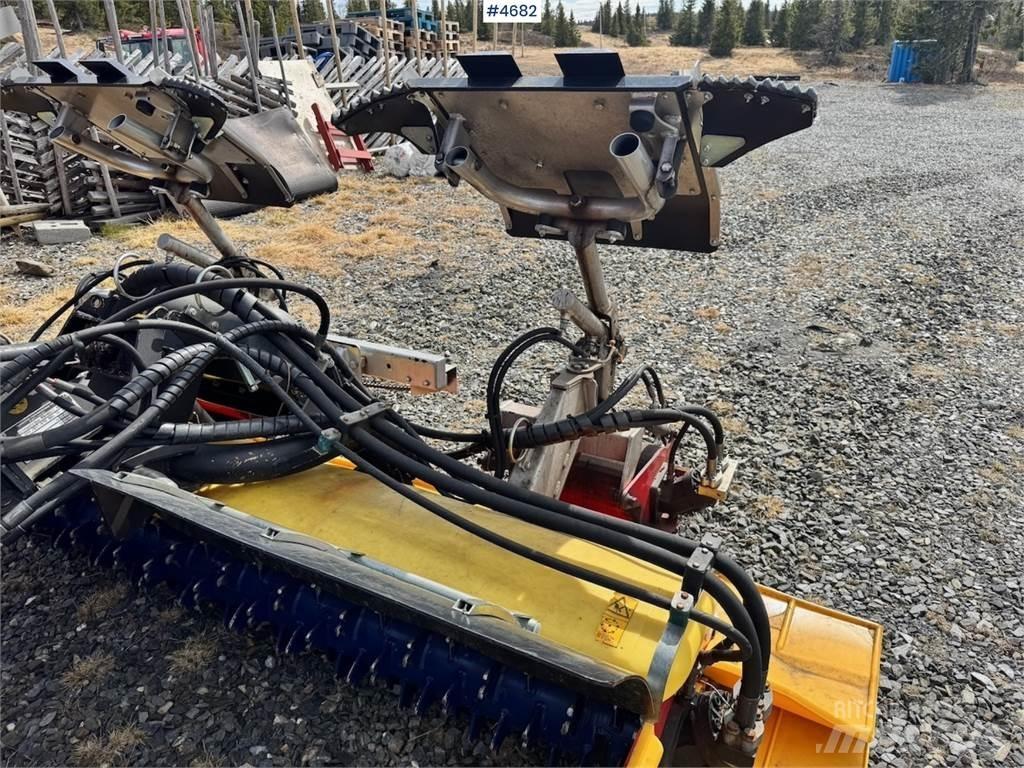  Pisten Bully 100 Snow blades and plows