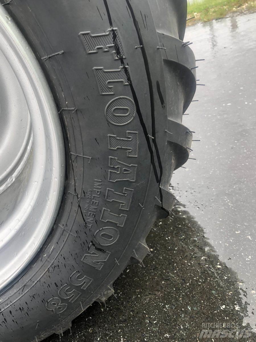 BKT Flotation 558 Tyres, wheels and rims