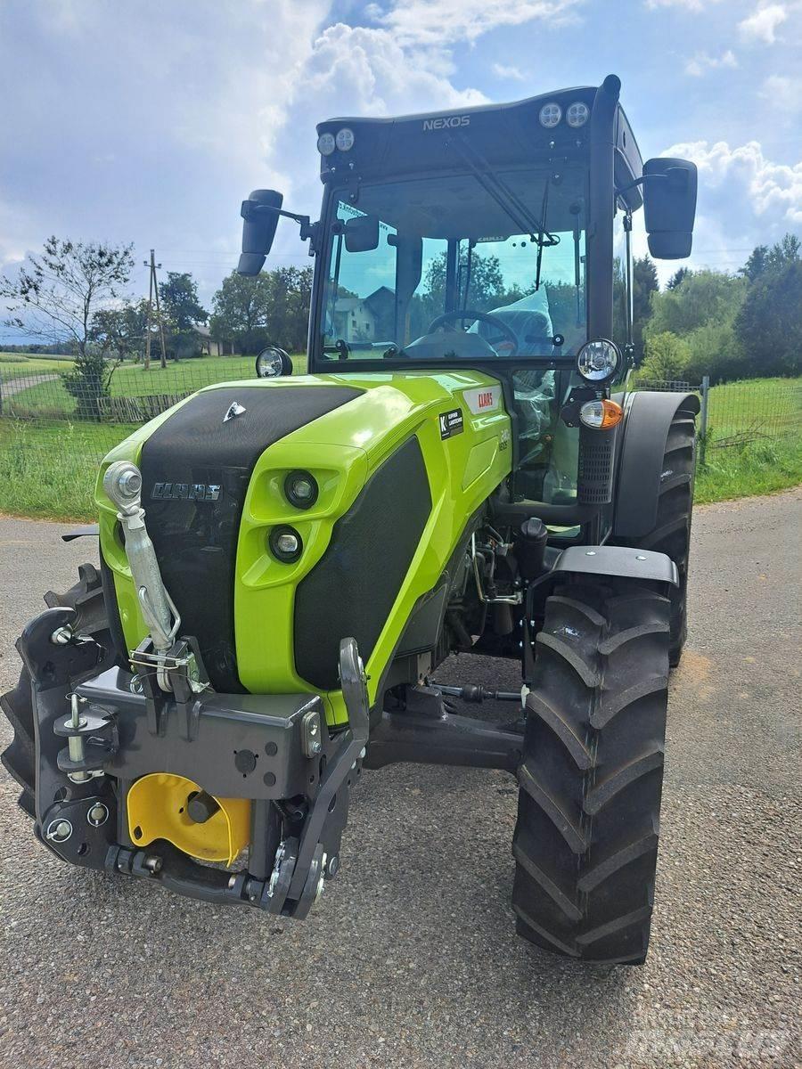 CLAAS Nexos 240 XL Tractors