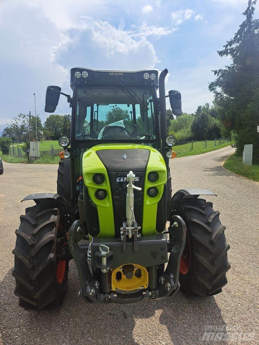CLAAS Nexos 240 XL Tractors