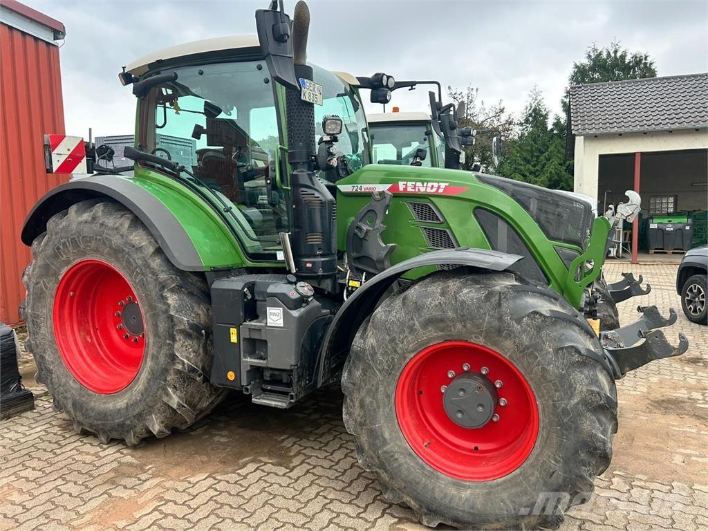 Fendt 724 Vario Tractors